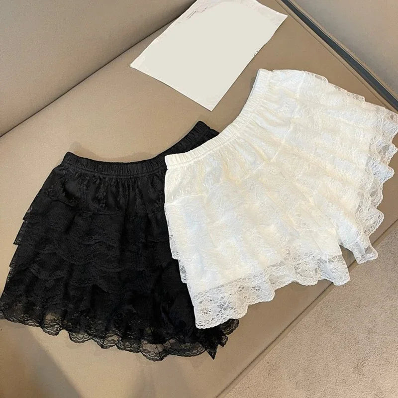 LACE ELASTIC WAIST SHORTS